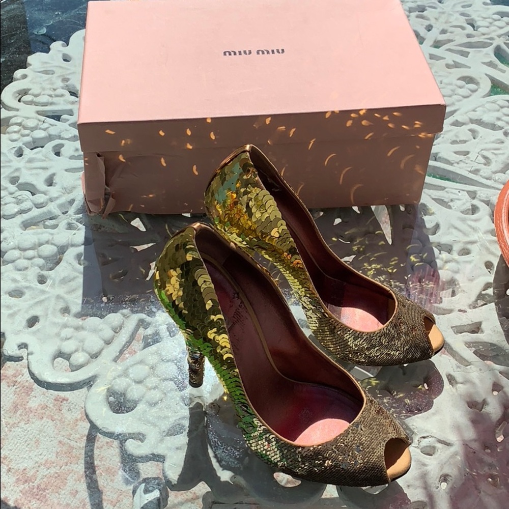 ✨MIU MIU GOLD SEQUIN PEEP TOE PUMPS S 39 ✨